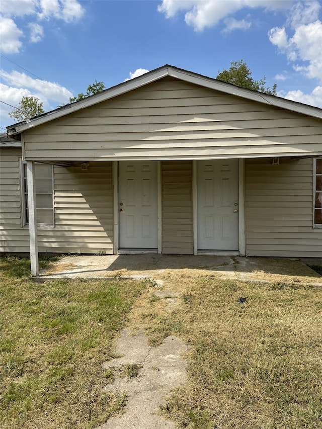 garage featuring a yard