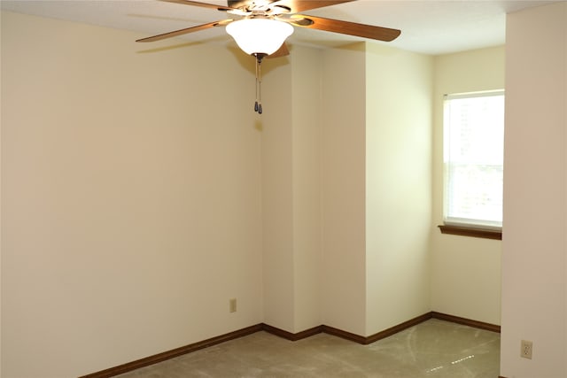 unfurnished room with light carpet and ceiling fan