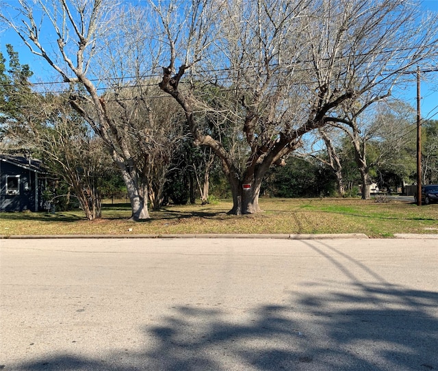 Listing photo 2 for 232 S Bell Dr, Texas City TX 77591