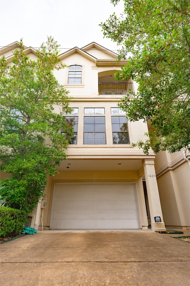 view of front of property featuring a garage