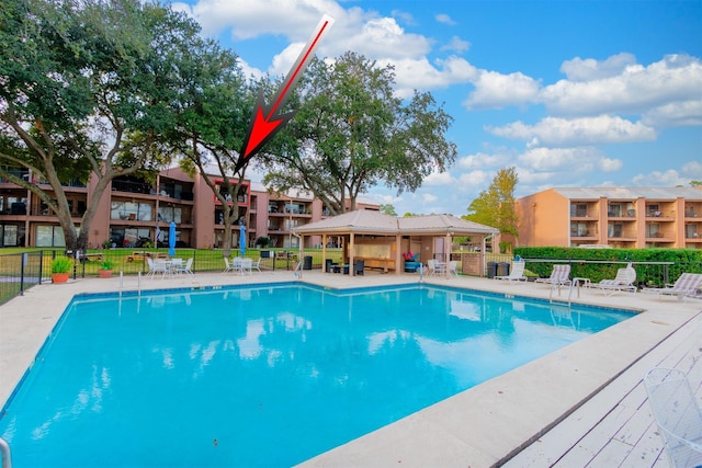 view of swimming pool