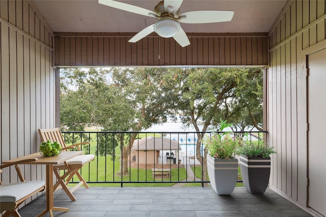 balcony featuring ceiling fan