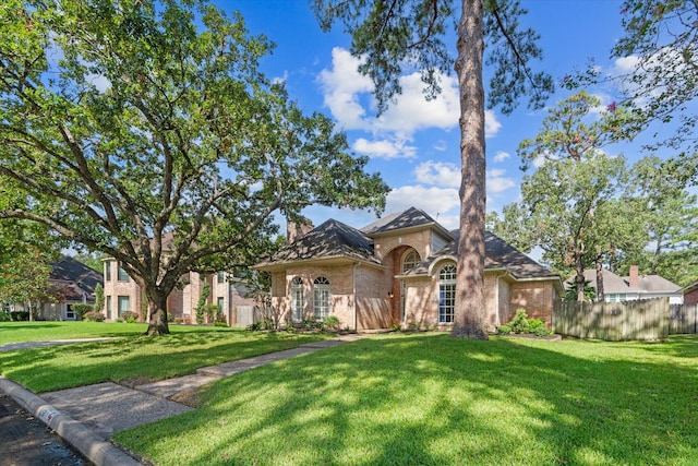 view of front of home featuring a front lawn