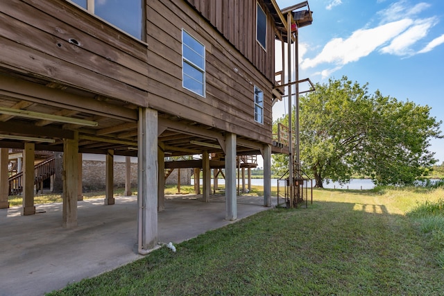 view of yard with a patio area