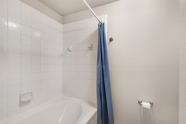 bathroom featuring shower / tub combo with curtain