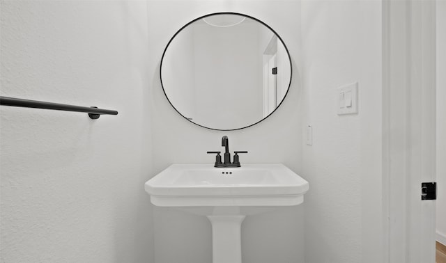 bathroom featuring sink