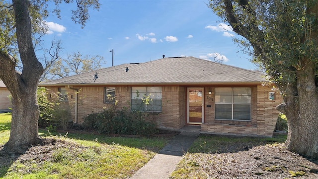 view of front of home with a front lawn