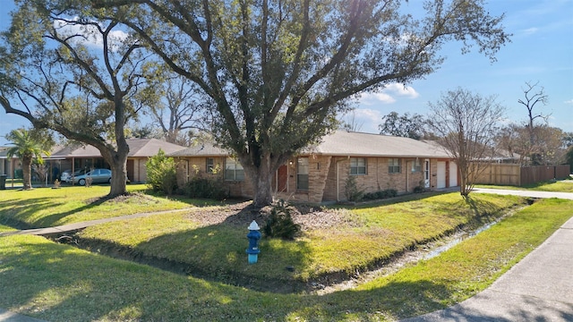 single story home featuring a front lawn