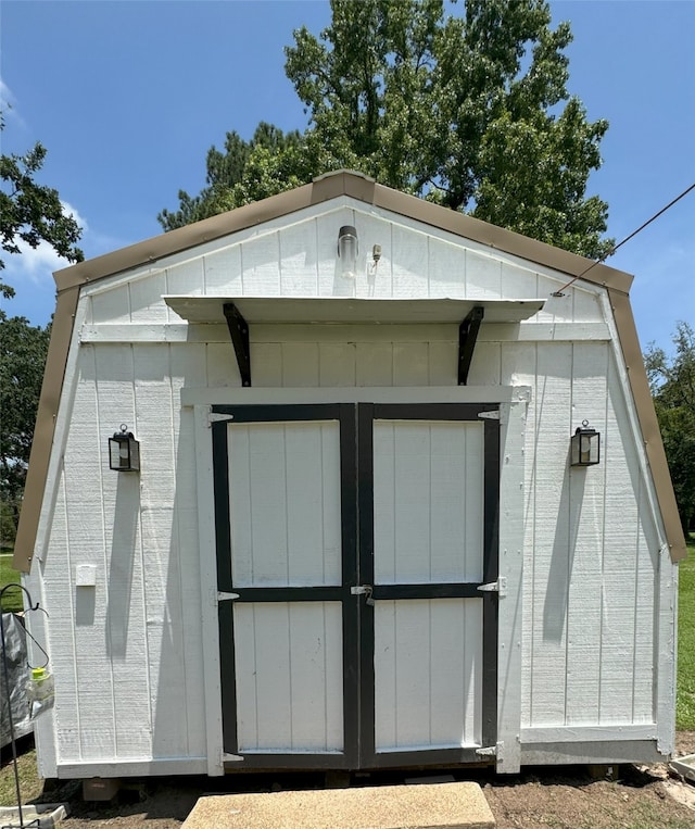 view of outdoor structure