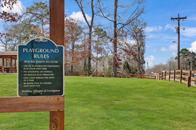 view of home's community featuring a yard