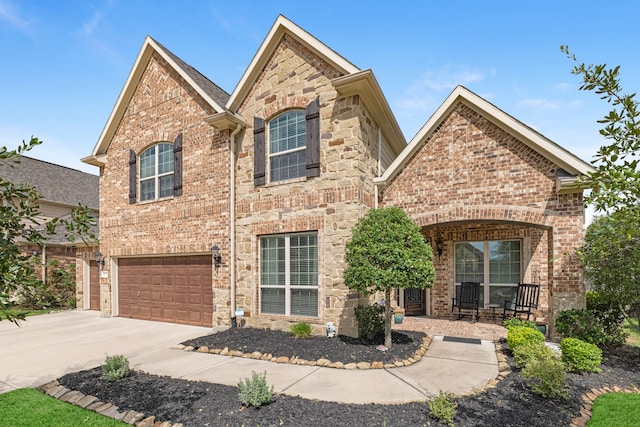 view of front property featuring a garage