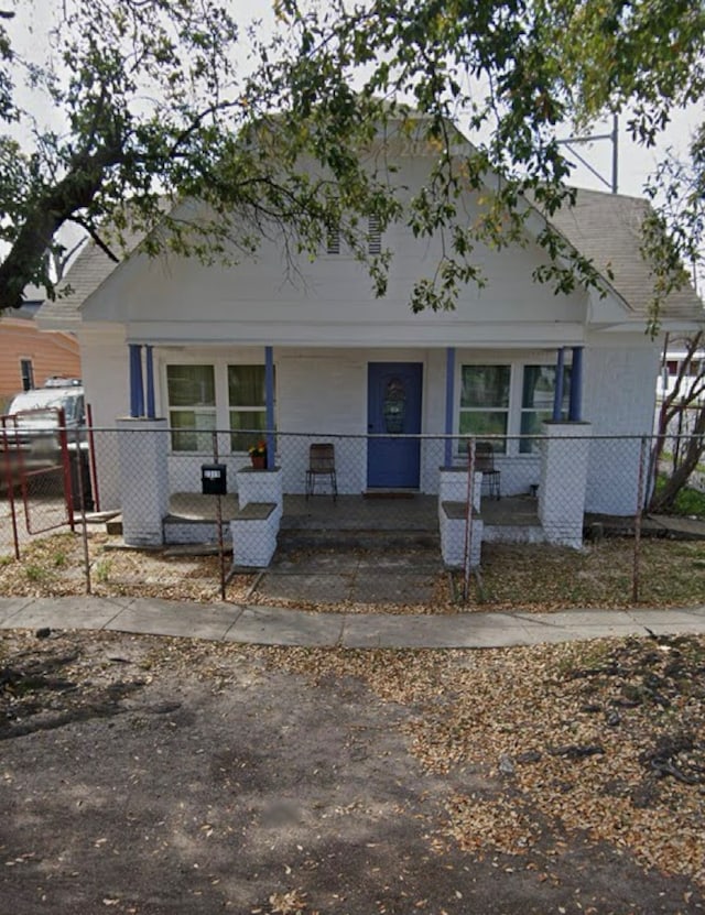 view of front of home with covered porch