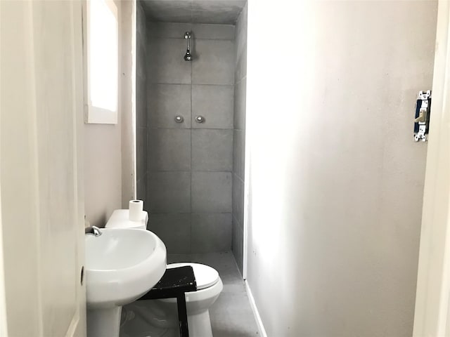 bathroom featuring toilet