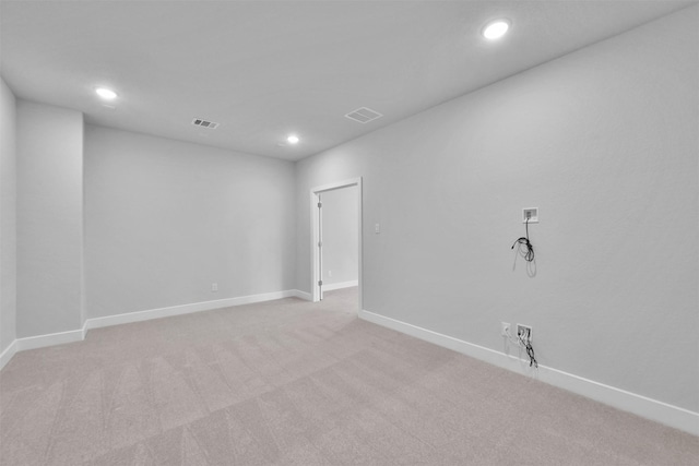 empty room featuring light carpet, baseboards, visible vents, and recessed lighting