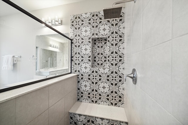 bathroom featuring a tile shower