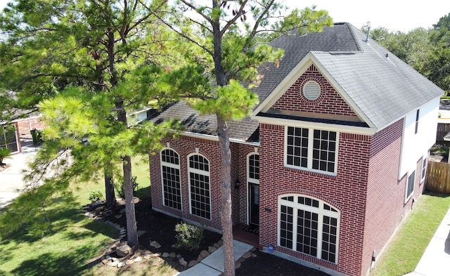 view of front of house with a front yard