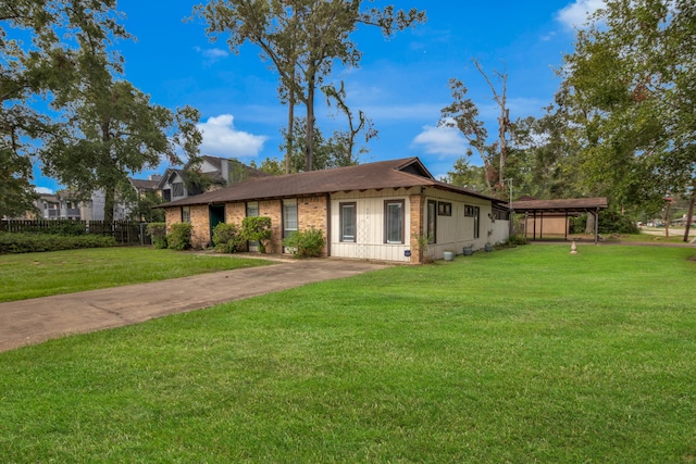 ranch-style home with a front yard