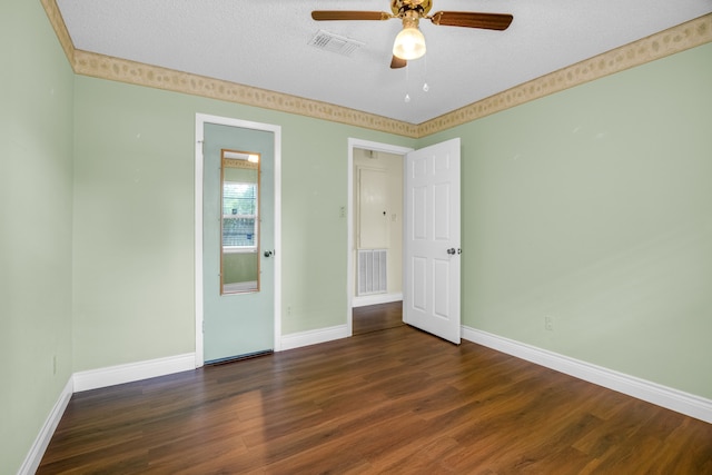 unfurnished bedroom featuring dark wood-type flooring, a textured ceiling, and ceiling fan