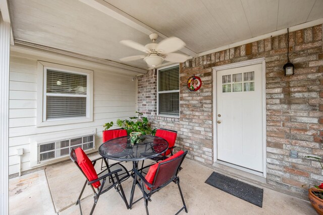 property entrance featuring ceiling fan