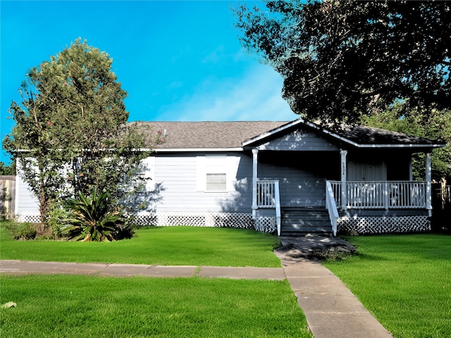 view of front facade with covered porch and a front yard