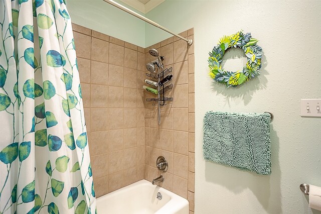 bathroom featuring shower / tub combo