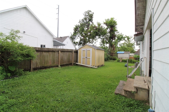 view of yard with a shed