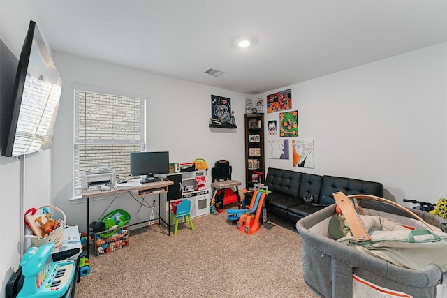 recreation room featuring carpet