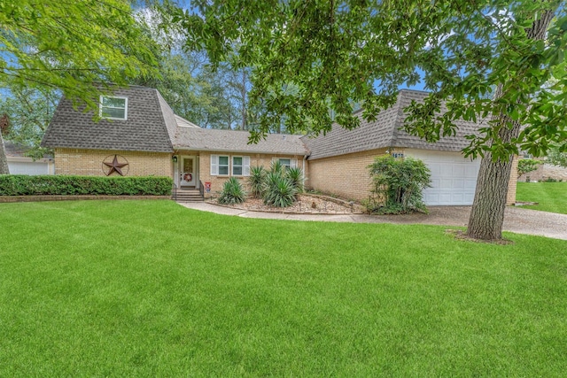 view of front of house featuring a front lawn and a garage