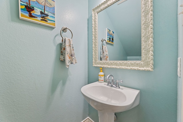 bathroom featuring sink