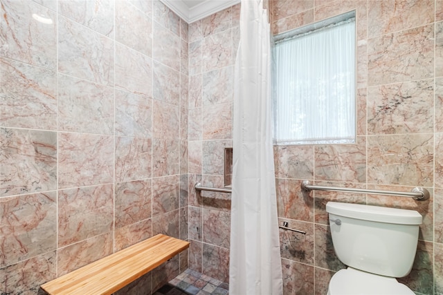 bathroom featuring a shower with shower curtain, toilet, and ornamental molding