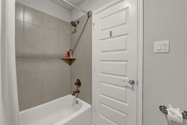 bathroom with shower / tub combo