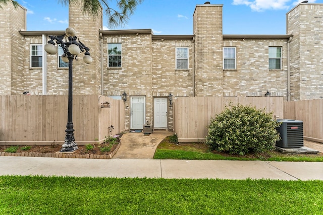 Listing photo 2 for 3254 Holly Hall St Unit 3254, Houston TX 77054