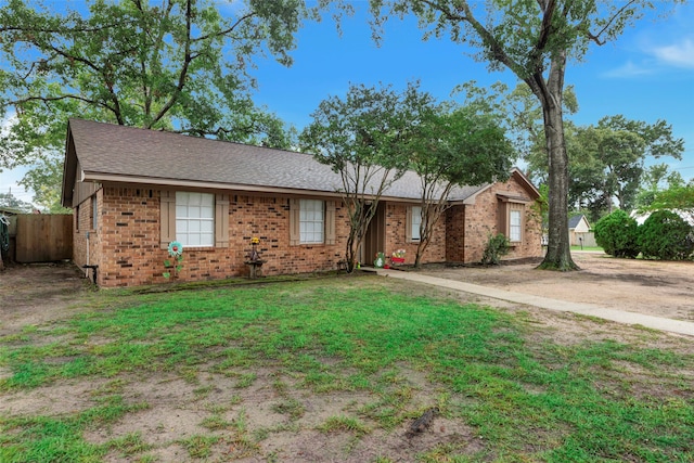 single story home featuring a front lawn