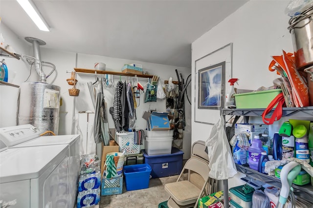 laundry room with gas water heater and washing machine and clothes dryer