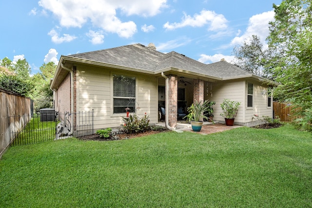 view of front of property with a front lawn