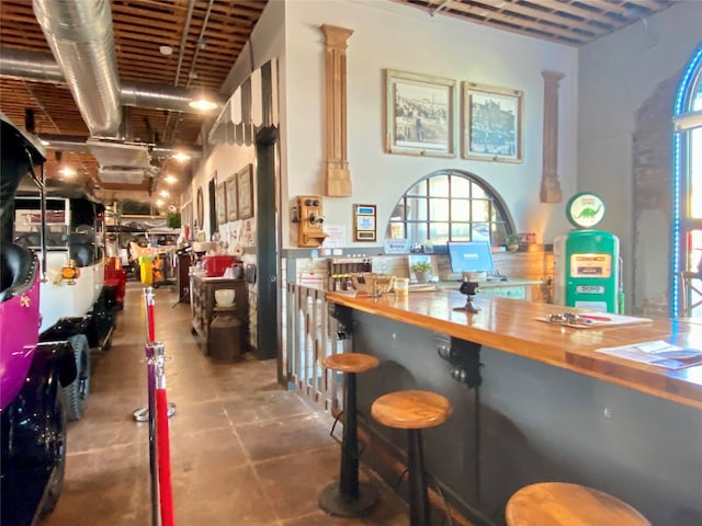 2127 Broadway St, Galveston, TX 77550 - bar featuring a high ceiling