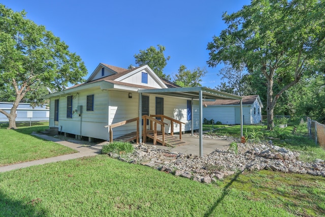 view of front facade with a front lawn and a carport