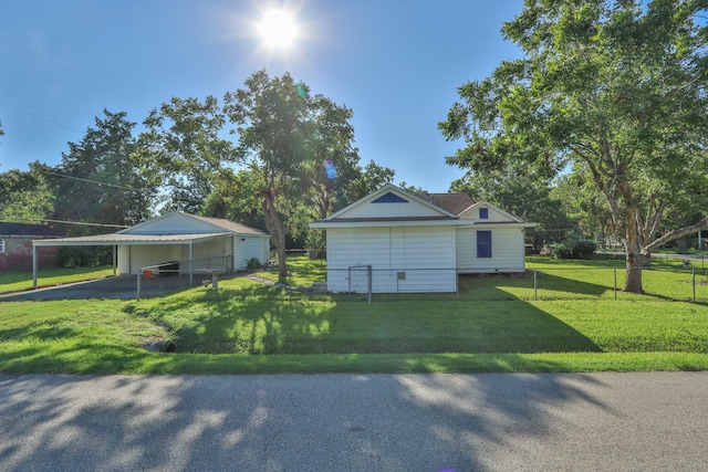 view of front of house with a front lawn