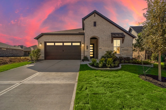 view of front of property featuring a yard and a garage