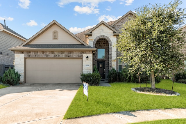 view of front facade featuring a front lawn and a garage