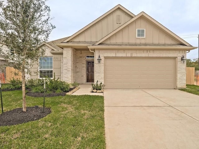 view of front of property featuring a front lawn and a garage