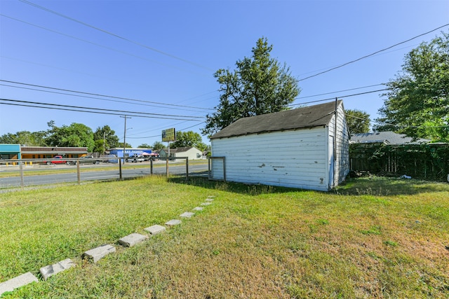 view of yard with a storage unit