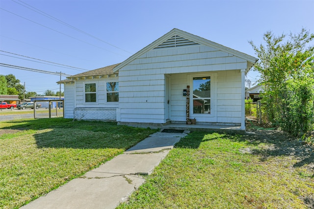 view of front of house with a front yard