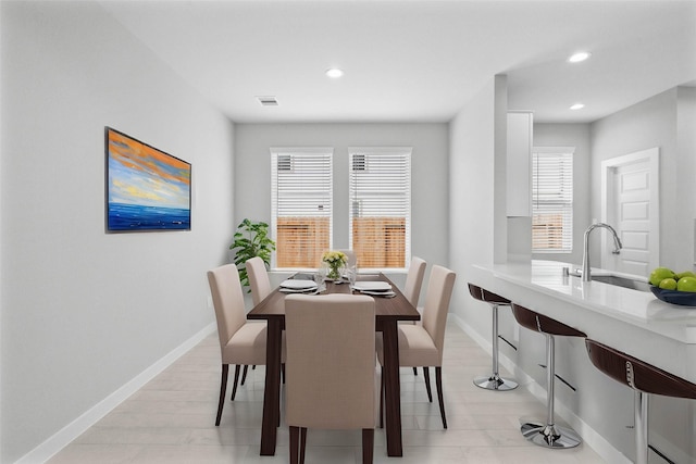 dining space featuring baseboards, visible vents, and recessed lighting