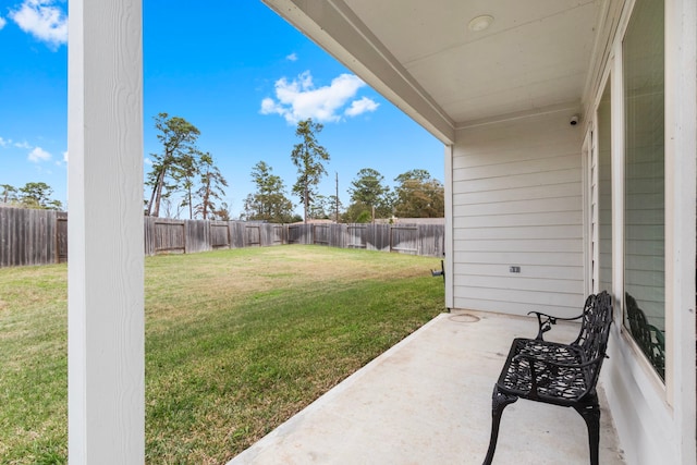 view of yard featuring a patio area