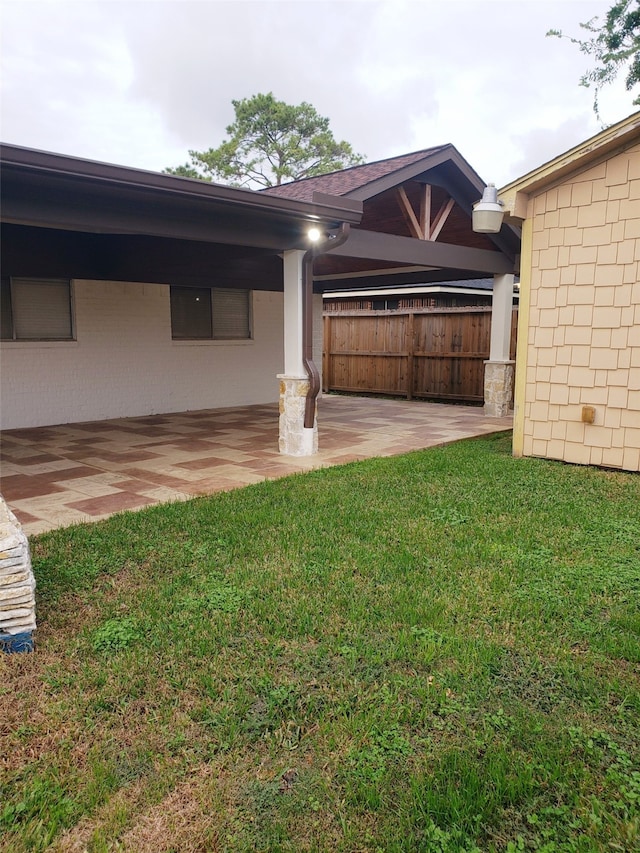 view of yard featuring a patio