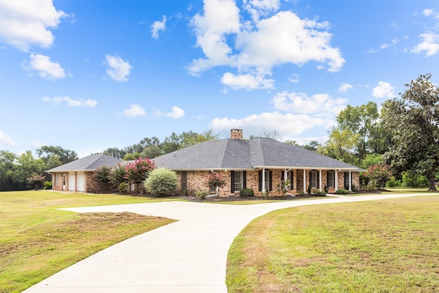 single story home featuring a front yard