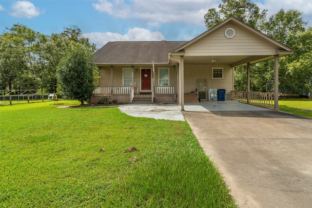 view of front facade featuring a front lawn, a carport, and a porch