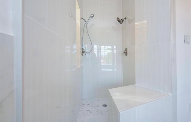 bathroom featuring tiled shower