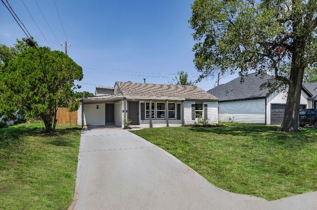 ranch-style house featuring a front lawn